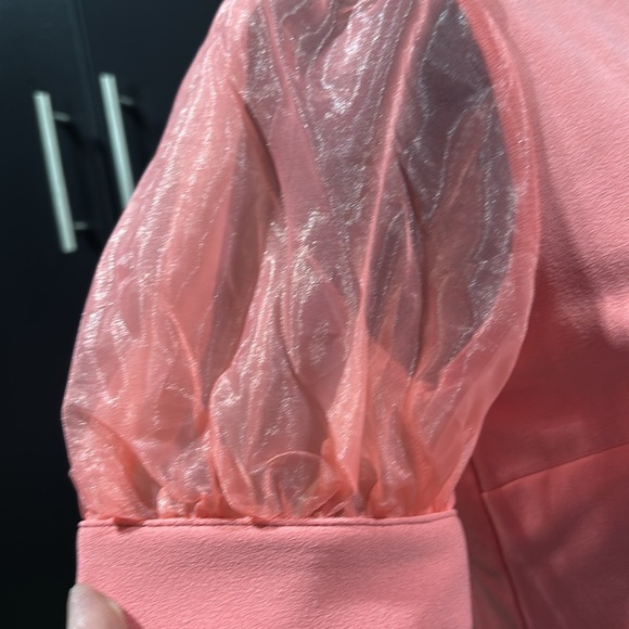 7th Ave. NY&Co. Puff/Sheer Short sleeve, mandarin collar V-neck,graduated front - Picture 4 of 10